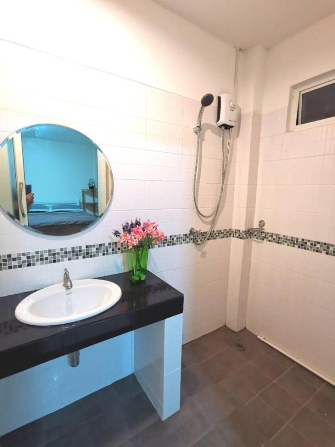 Pon House Hotell Chalong Eksteriør bilde